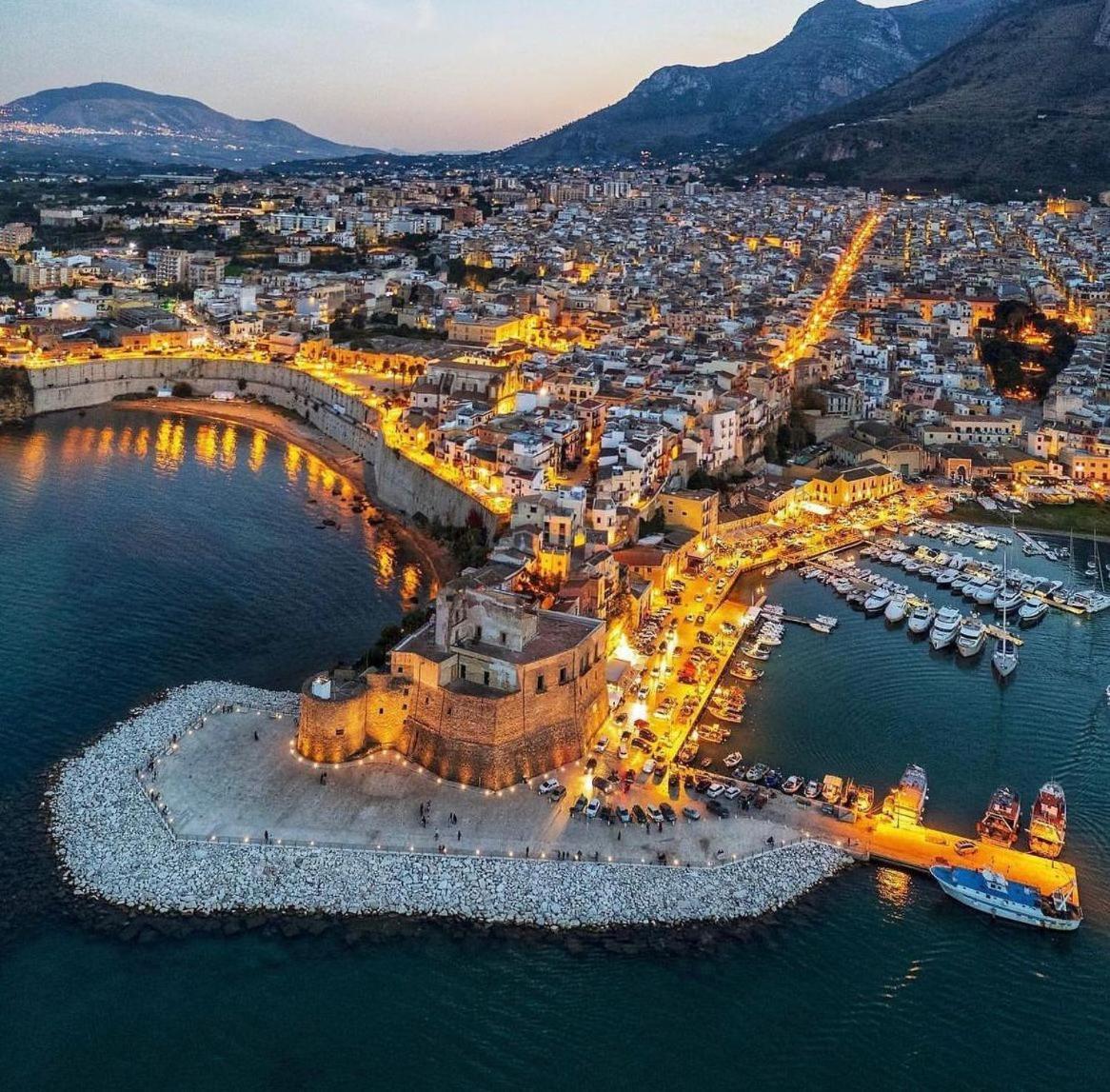 فندق Domus Federiciana كاستيلاّماري ديل غو المظهر الخارجي الصورة